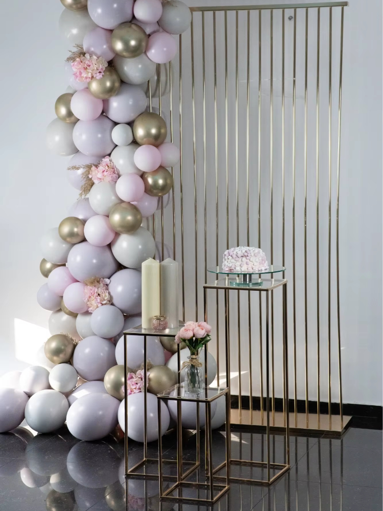 Shiny Gold Metal Frame Flower  – Dessert Table Backdrop Bewertung und Preis