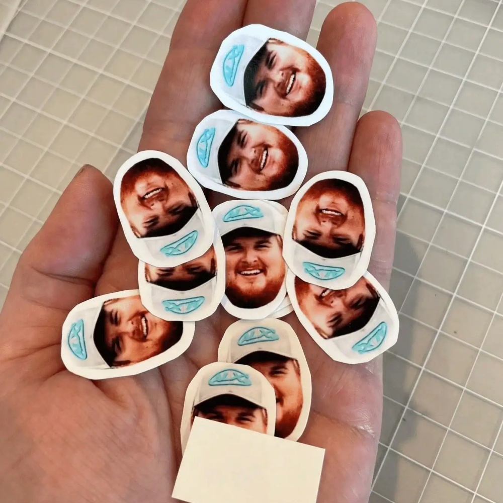 Custom Face Confetti - Persona – Confetti Cannon Tube Bewertung und Preis